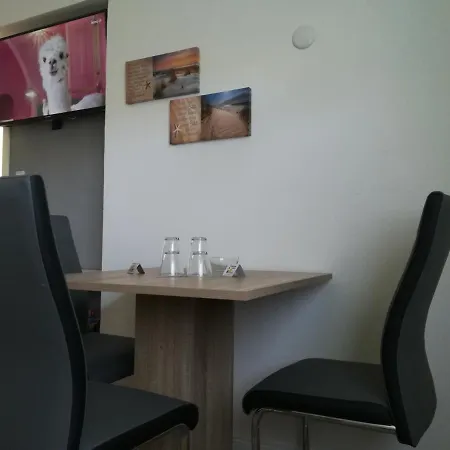 Frank Saathoff Apartment *